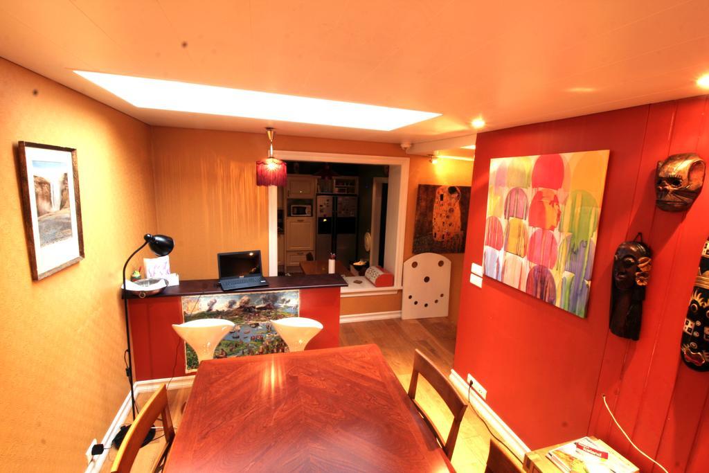 Our House Guesthouse Рейкявик Екстериор снимка