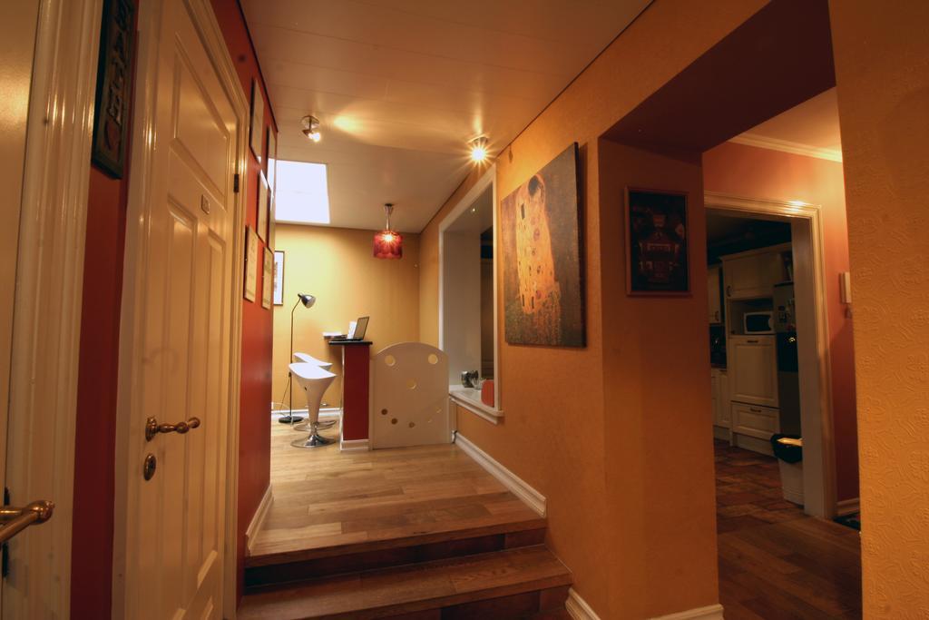 Our House Guesthouse Рейкявик Екстериор снимка
