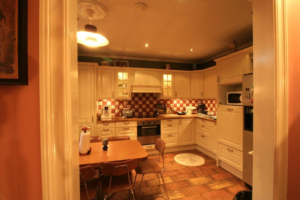 Our House Guesthouse Рейкявик Екстериор снимка