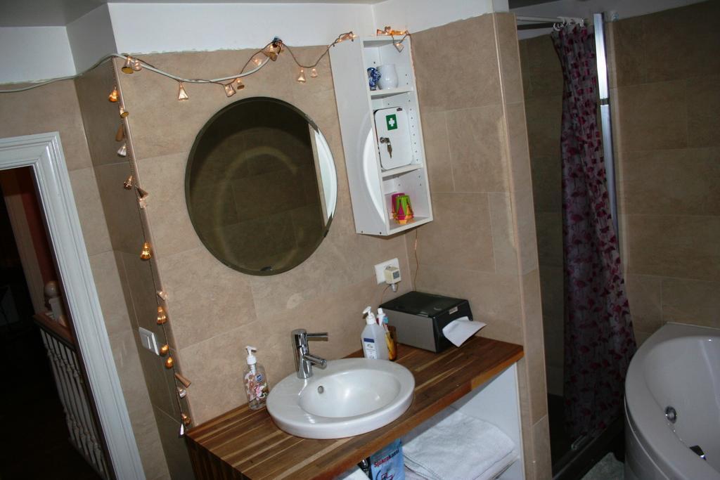 Our House Guesthouse Рейкявик Екстериор снимка