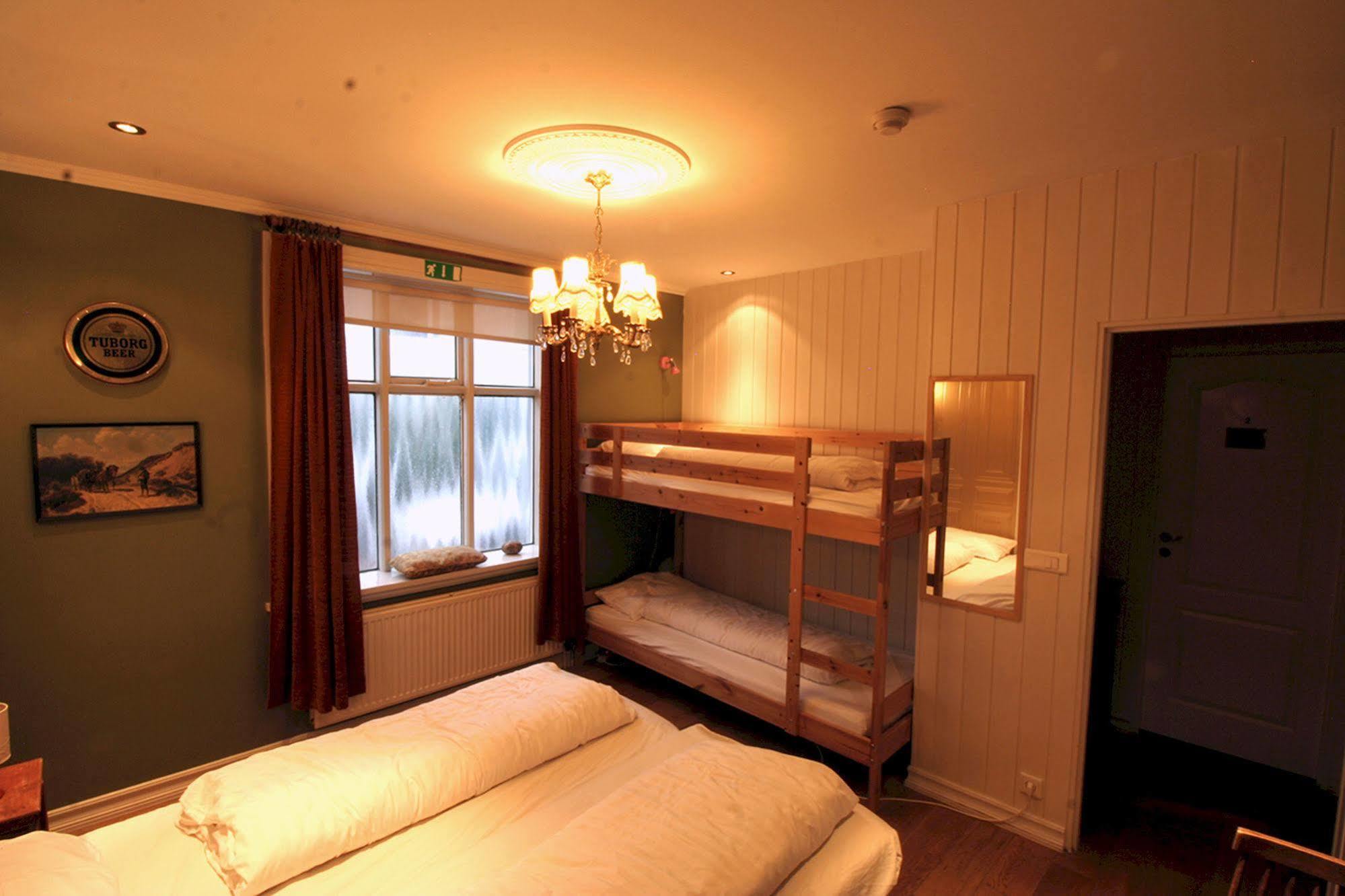 Our House Guesthouse Рейкявик Екстериор снимка